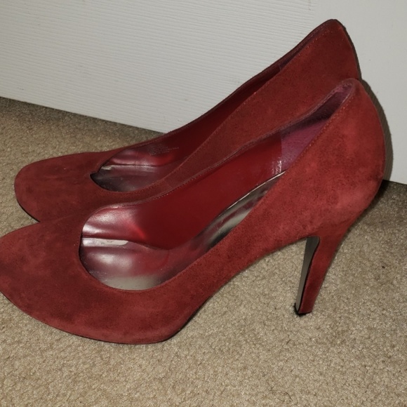 Red Suede platform pumps - Picture 3 of 8
